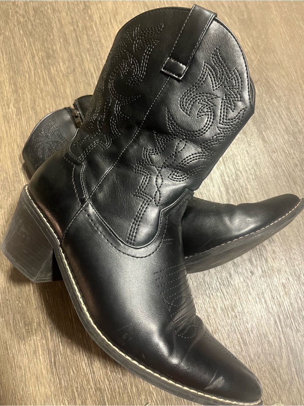 Dream Pairs Black Western-Style Heeled Boots
